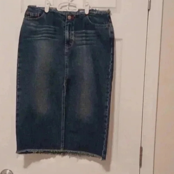 💙🌹denim skirt with slit in front - Picture 9 of 9